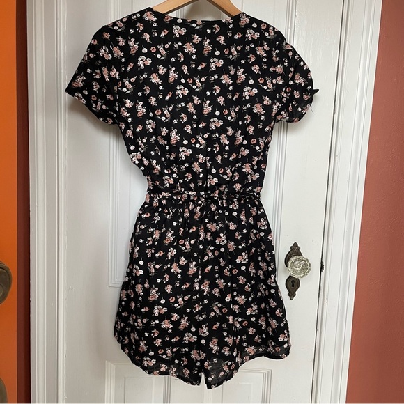 ABERCROMBIE & Fitch Floral Romper wrap top Sz Medium Black Floral Spring cotton - Picture 4 of 10